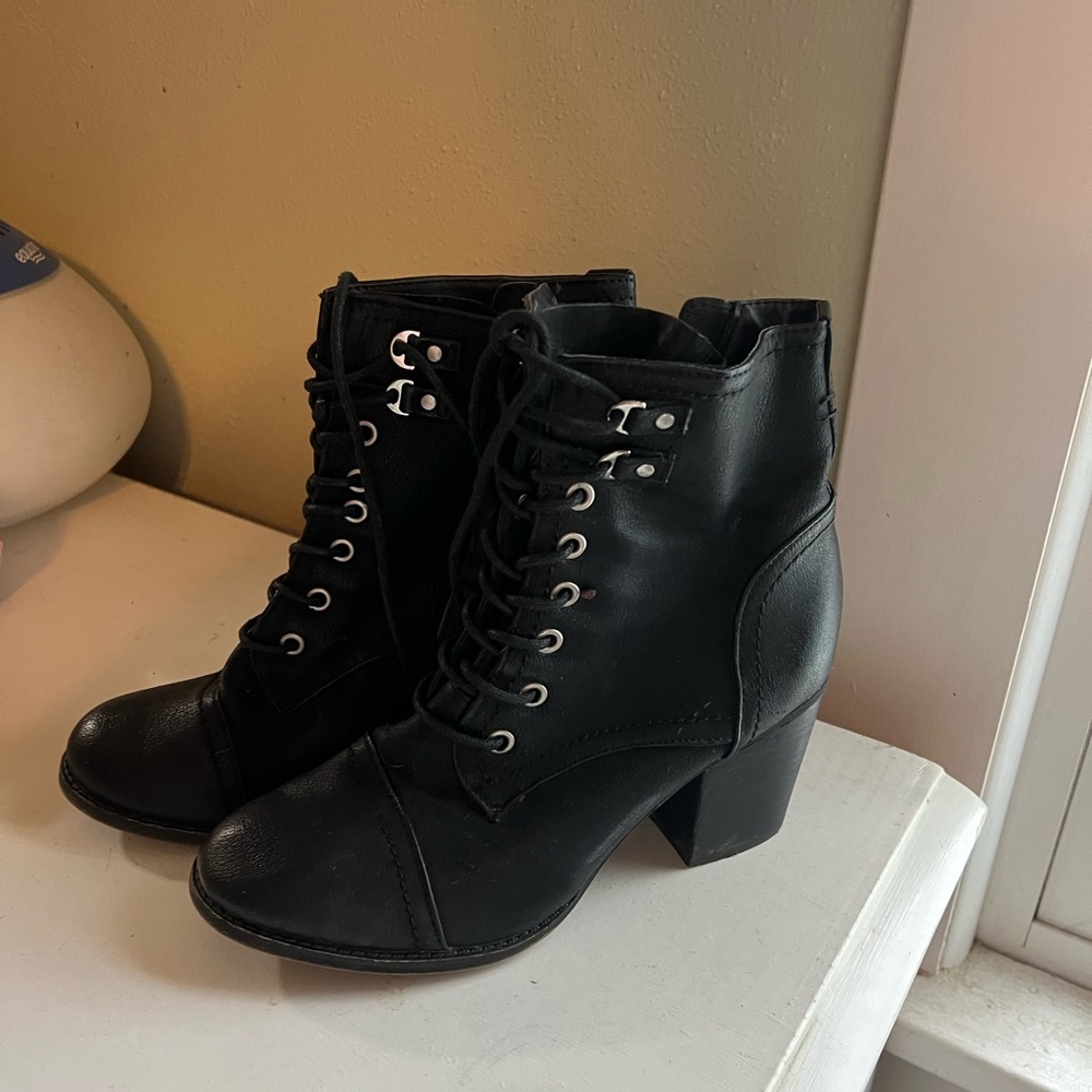 7.5 women’s lace up booties